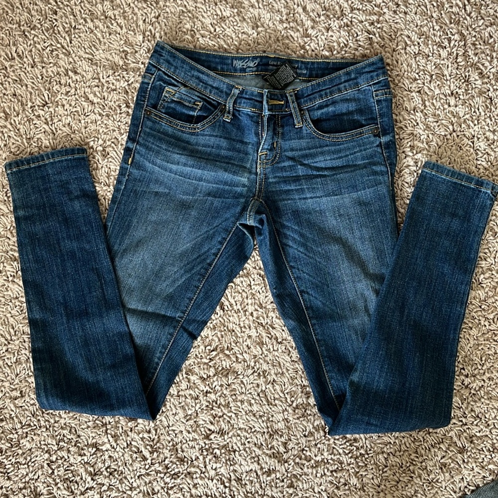 Low rise skinny jeans